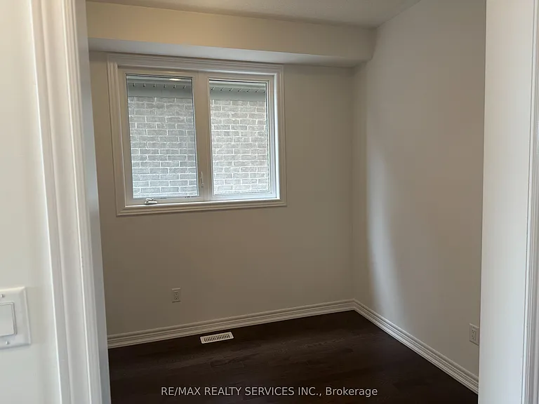 136 Thicketwood Ave — Photo 3