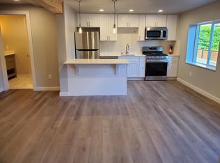 7013 Seaview Ter SW #E2, Seattle, WA 98136