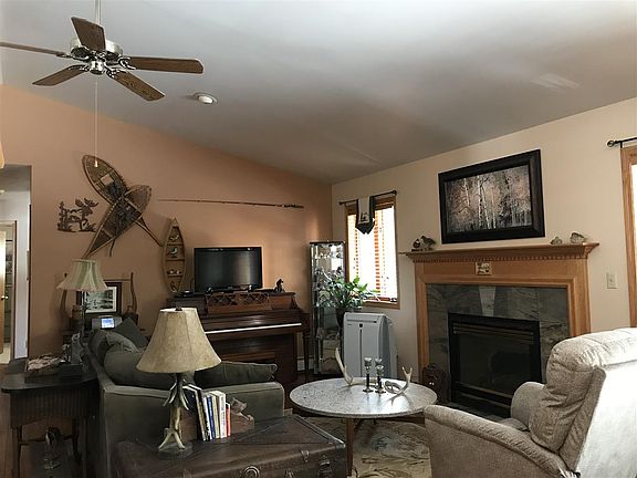 5th image of 698 E River Dr