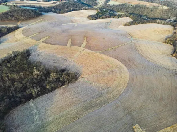 2181 Highway 76, Dorchester, IA 52140