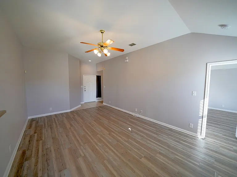 8434 Favero Cv — Photo 9