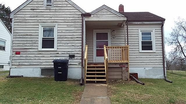 1st image of 906 Rockland Ave NW