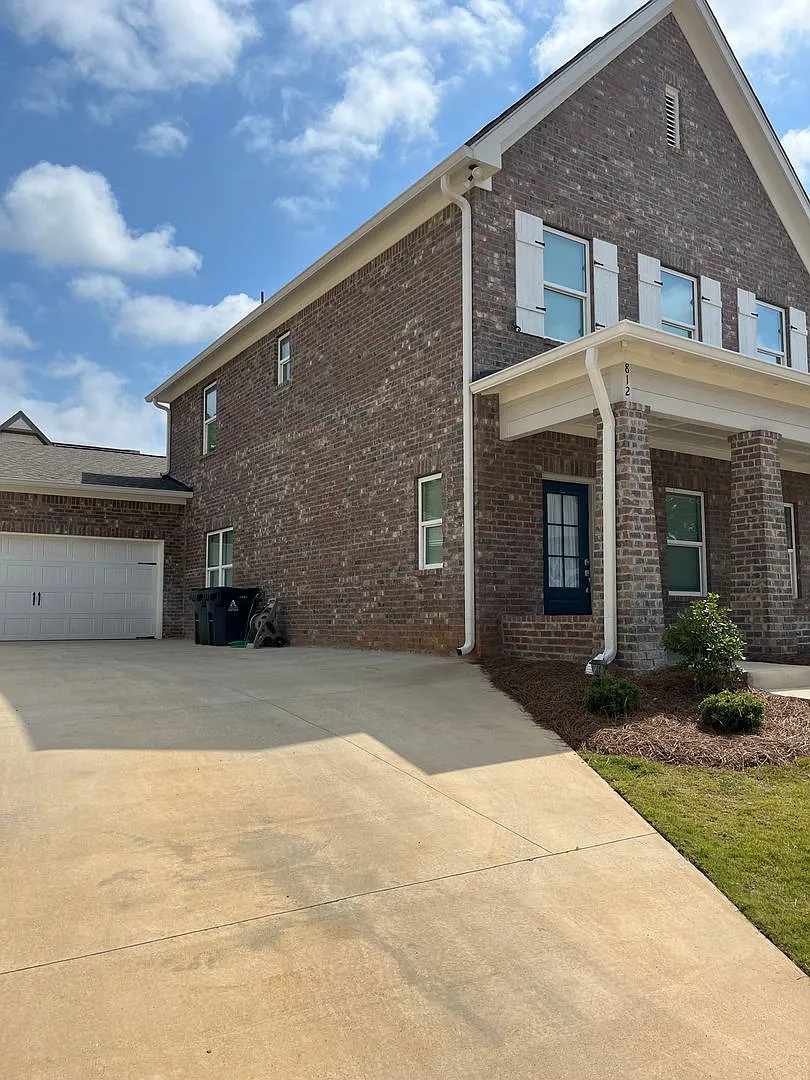 Building Photo - 812 Clear Spring Dr