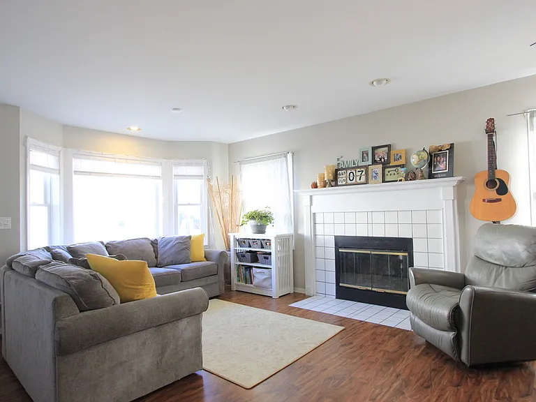 831 College Ave — Photo 16