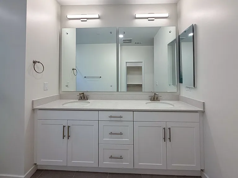 1568 E Thompson Blvd — Photo 30
