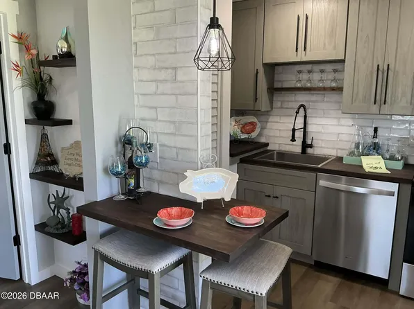 601 Robin Rd #A, Ormond Beach, FL 32176