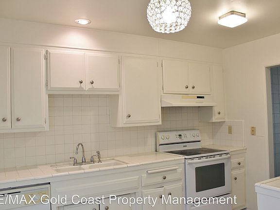 4th image of 113 W Alta Grn
