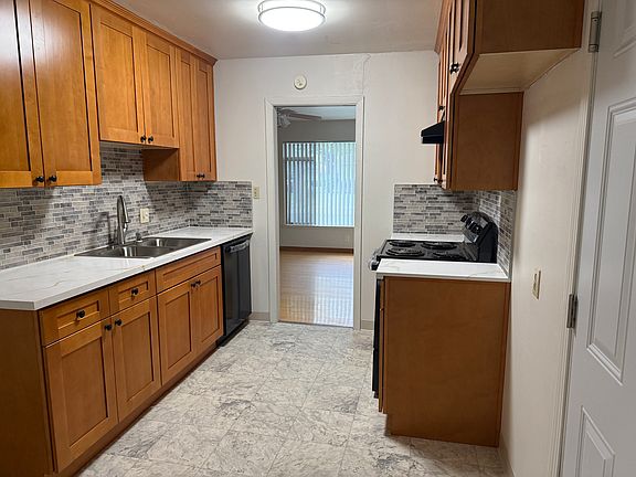 4th image of 2171 Aaron Way #2