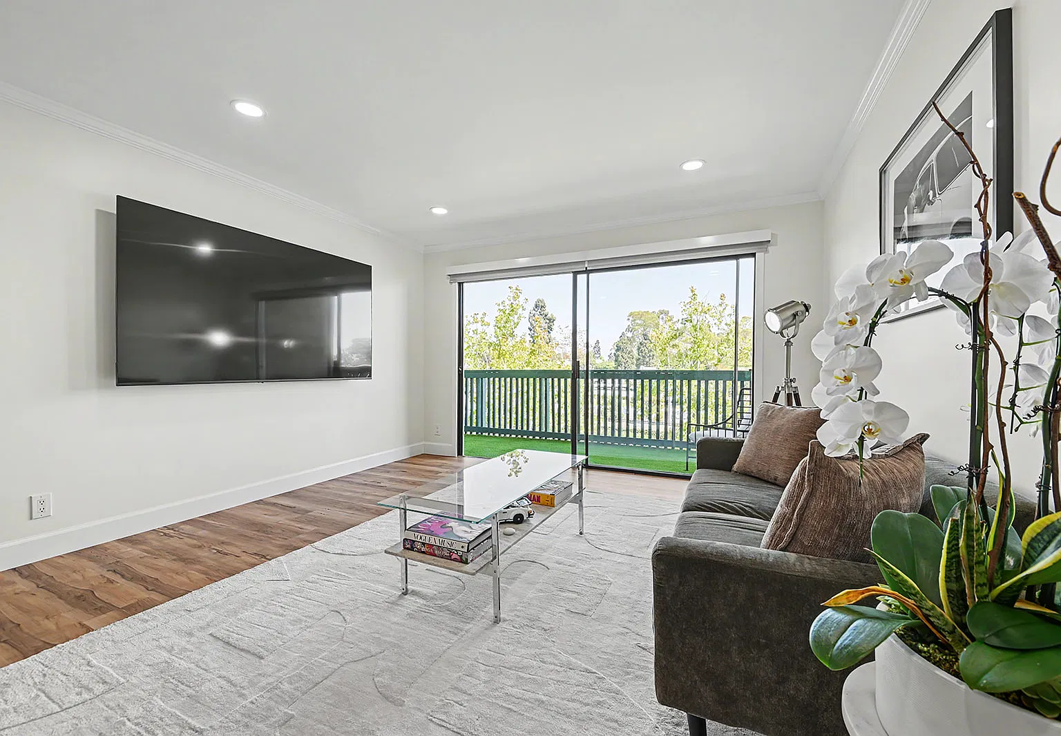 448 N Bellflower Blvd — Photo 1