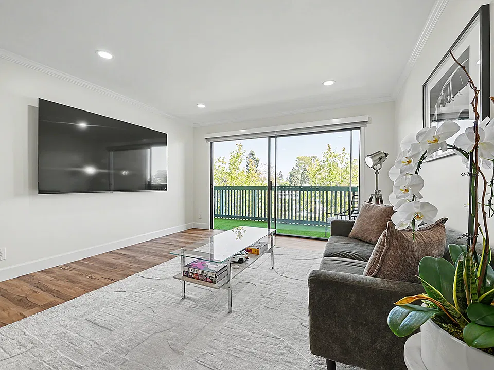 448 N Bellflower Blvd #118