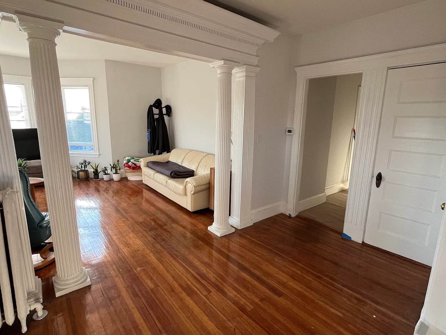 3 bed, 1200 sqft, $3,300 — Photo 2