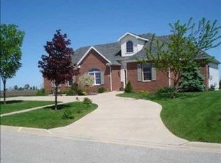 122 Northview Dr, Gridley, IL 61744