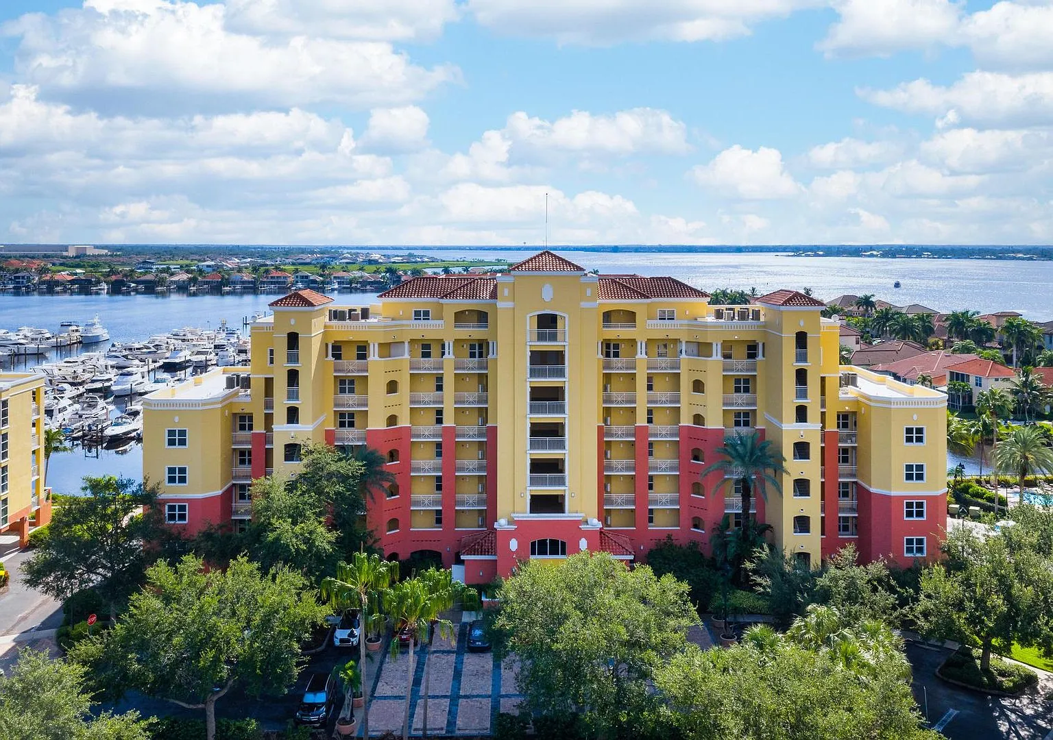 ** Available For The Upcoming 2027 Season! ** Welcome To Luxurious Waterfront Living In This Stun... — Photo 3