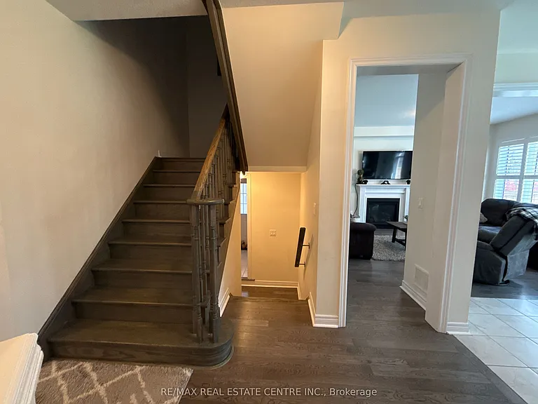 499 Thompson St — Photo 6