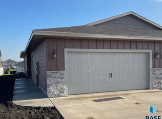 9526 W Dolores Dr, Sioux Falls, SD 57106