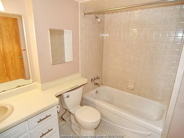 380 Pelissier St #904 — Photo 13