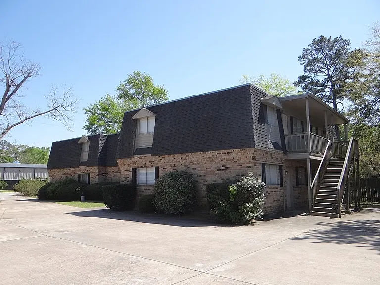 370 Long Rd — Photo 1