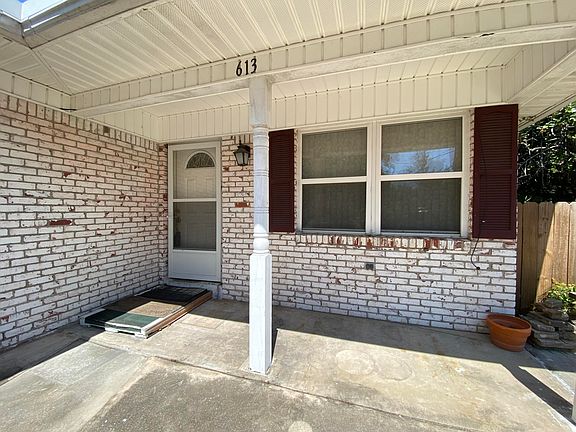 3rd image of 613 Mountain Dr