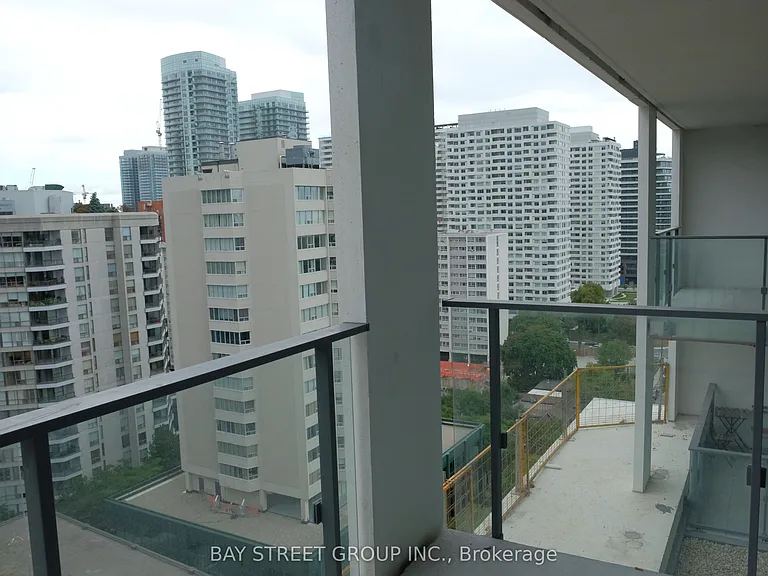 5 Soudan Ave #1908 — Photo 6