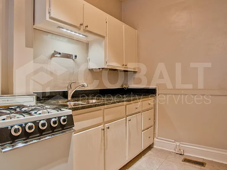 993 N Highland Ave NE #7 — Photo 7