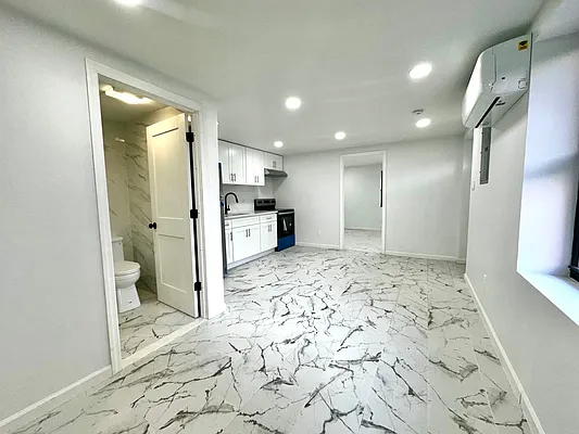 Sold by Remax Real Estate Professionals | media 28