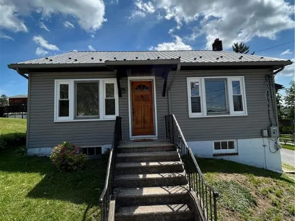 228 Diamond St, Slatington, PA 18080