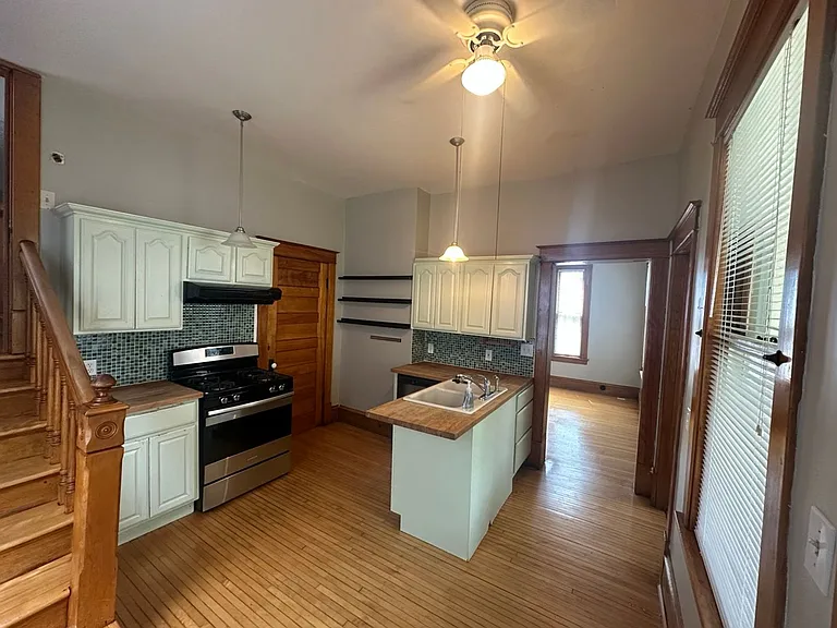 453 Wheeler St N — Photo 1