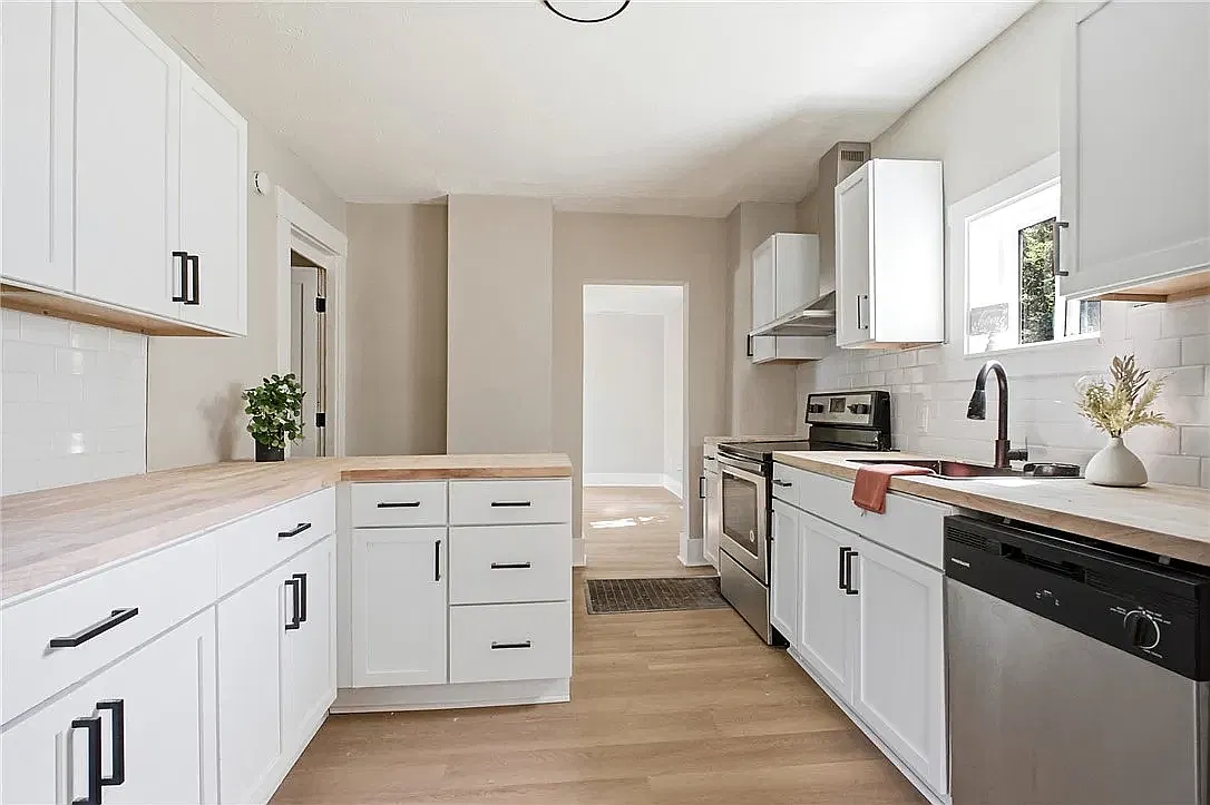 2 bed, 800 sqft, $1,350 — Photo 1
