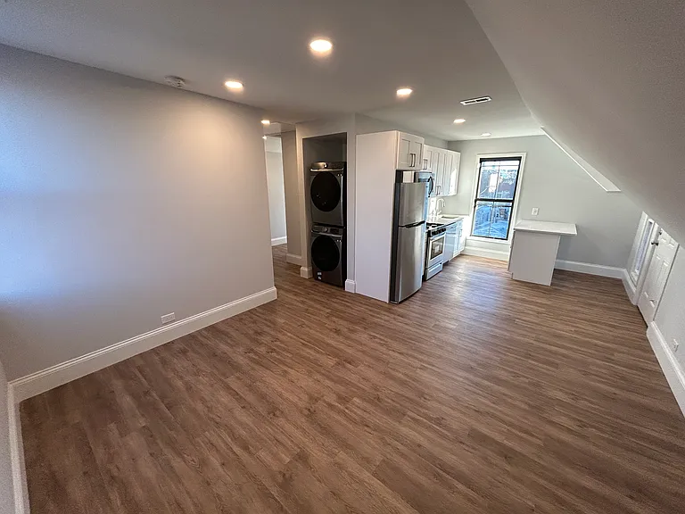 1049 W Roscoe St #3 — Photo 1