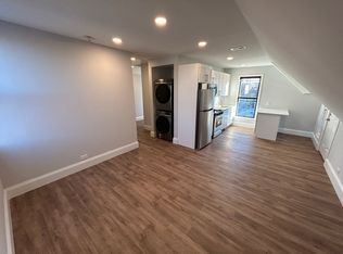 1049 W Roscoe St #3, Chicago, IL 60657