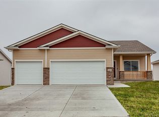 9414 Verdi Ln, West Des Moines, IA 50266