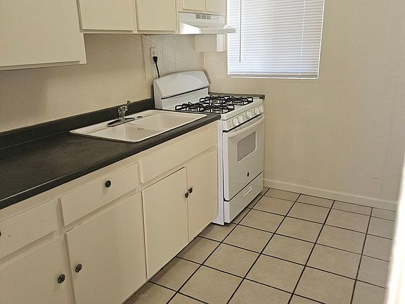 5th image of 915 Tuolumne Blvd APT 6