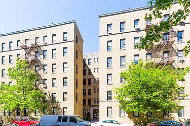 98 Thayer Street in Fort George
