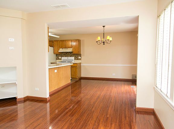5th image of 378 Monarch Birch Ct
