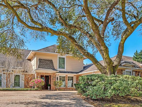 3rd image of 1609 Country Club Blvd