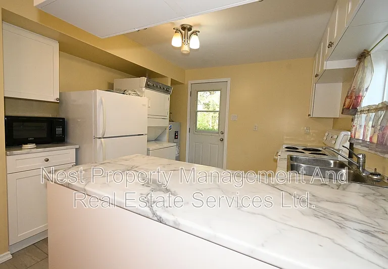 41 Moore St #A — Photo 4