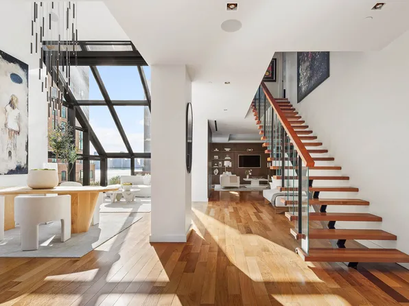 385 West 12th Street image 1 of 20