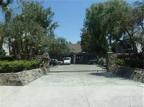 1st image of 18645 Hatteras St Unit 225