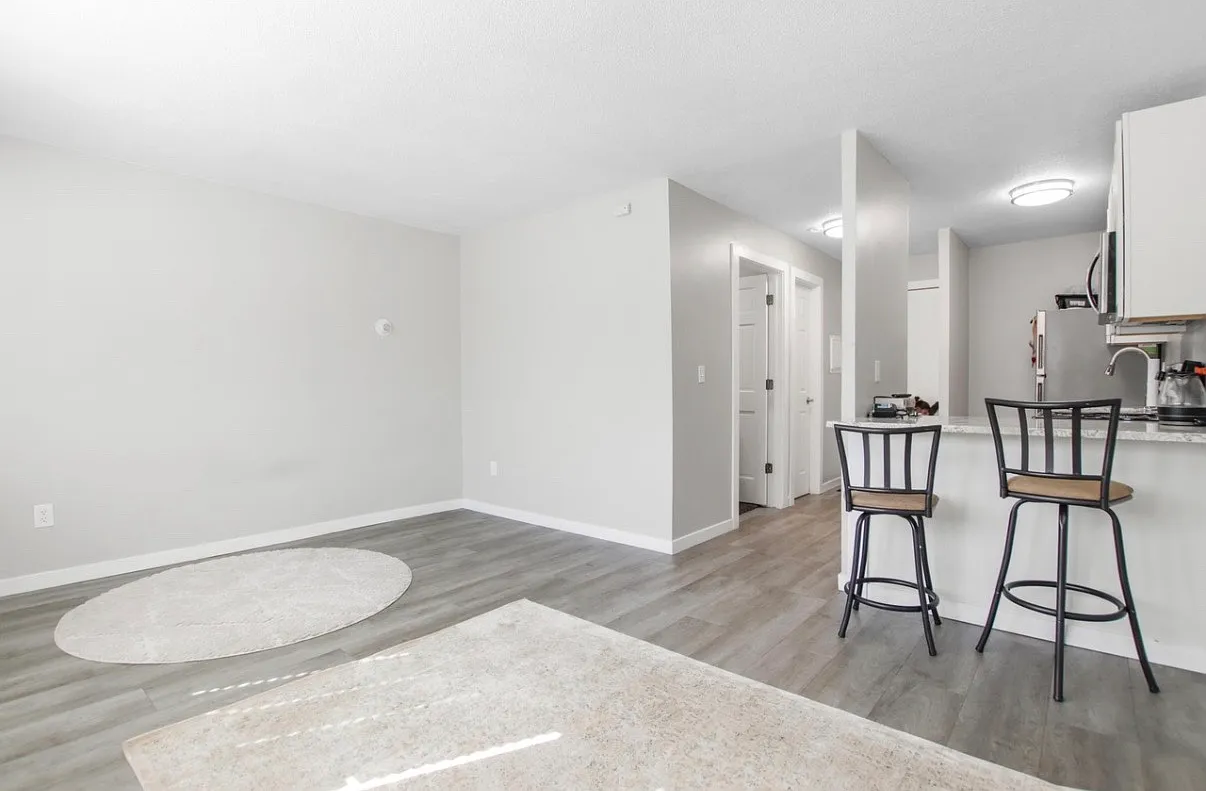 2616 Harriet Ave — Photo 4