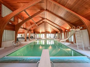 251 W Nokomis Ct, Fox Pt, WI 53217