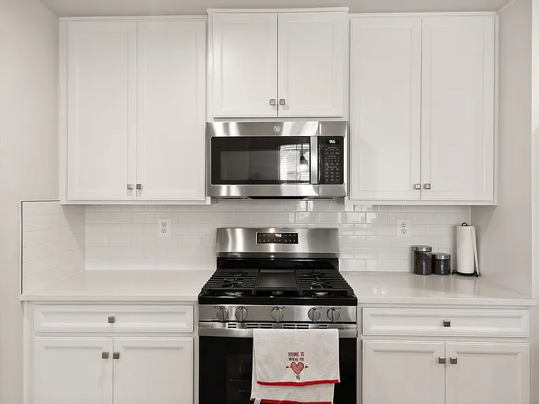 42564 Invergordon Ter — Photo 8