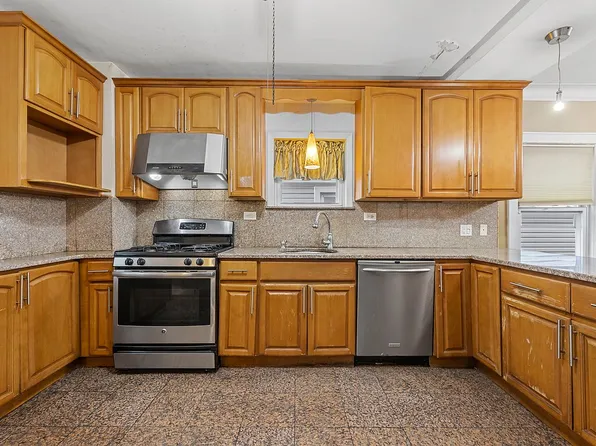 9023 186th St, Hollis, NY 11423