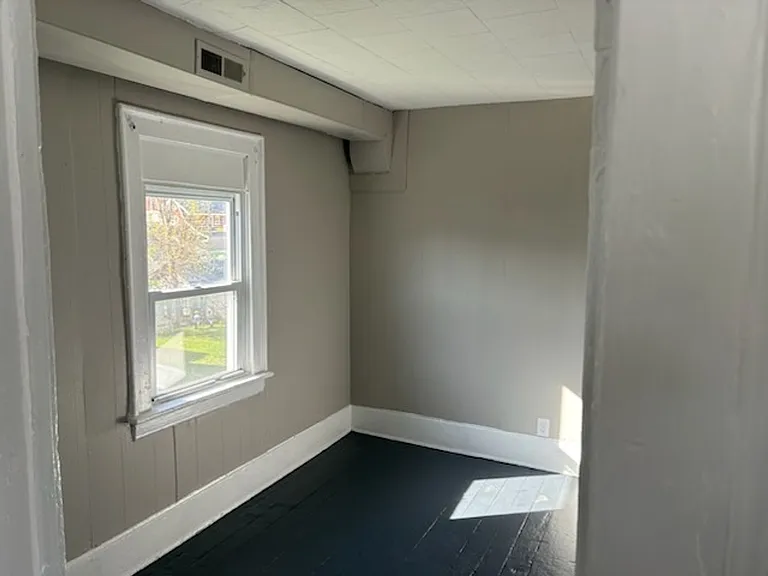 104 Steuben St — Photo 9