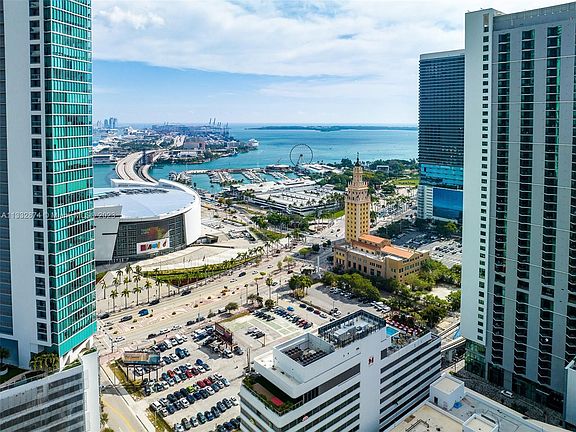 2nd image of 851 NE 1st Ave #3007