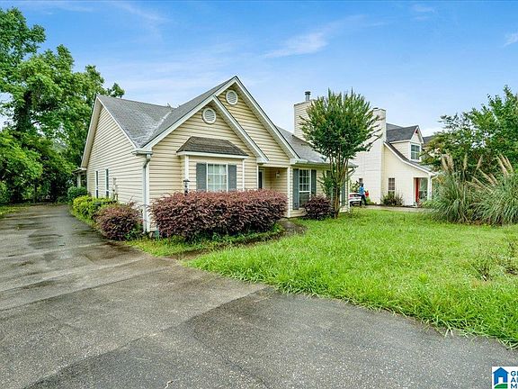 3rd image of 199 Brookhollow Dr