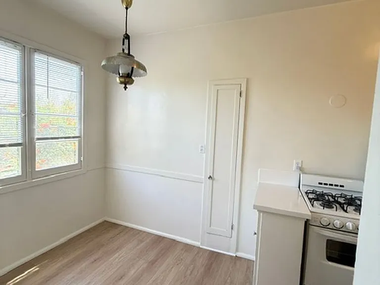 Fair Oaks Apts — Photo 24