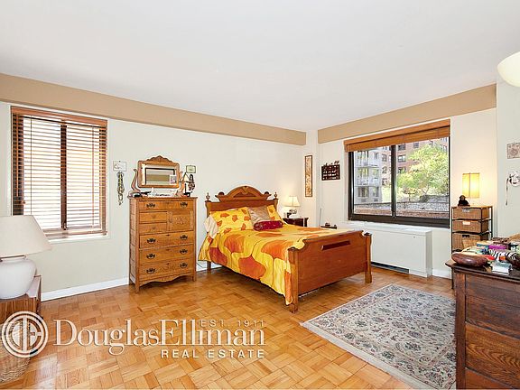 3rd image of 10 E End Ave APT 3D