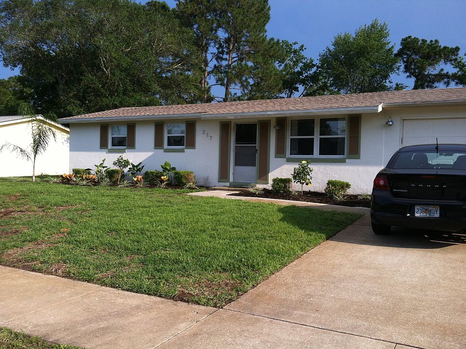 1st image of 217 Estancia St