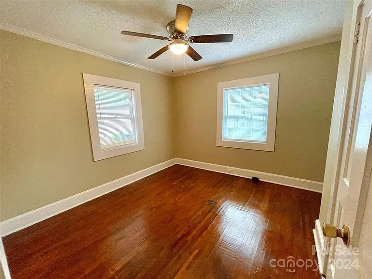 338 Magnolia St NW — Photo 1