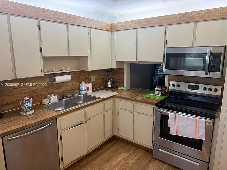 2 Briarwood Cir #212 — Photo 5